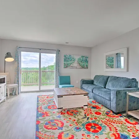 Bright Branson Vacation Rental With Balcony And Views!